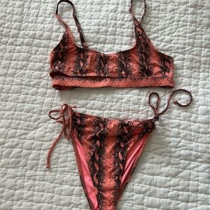 Dippin daisys snake bikini